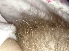 Порно зрелые русские сиськи Опустите ее jammies, раскрывая ее мягкой волосатые киски Курган