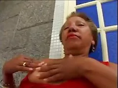 Смотреть видео порно крупно 49yr старый черный бабушка Мария сосет и трахается хорошо